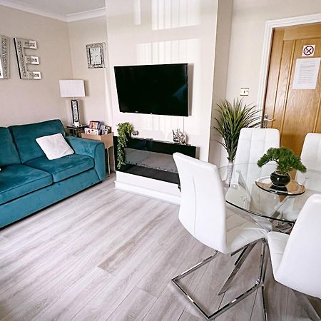 Entire 3-Bedroom Home In Oldham - Guest House 외부 사진