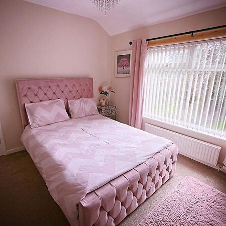 Entire 3-Bedroom Home In Oldham - Guest House 외부 사진