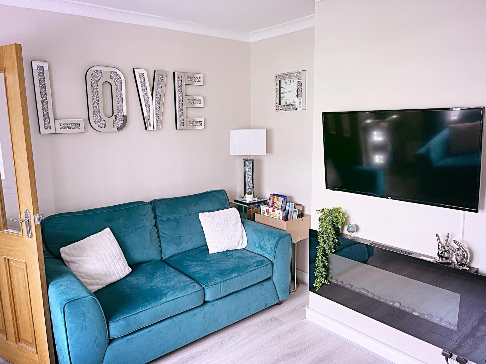 Entire 3-Bedroom Home In Oldham - Guest House 외부 사진
