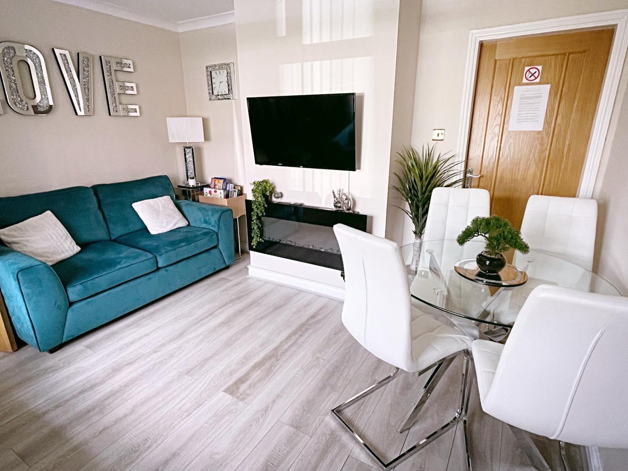 Entire 3-Bedroom Home In Oldham - Guest House 외부 사진